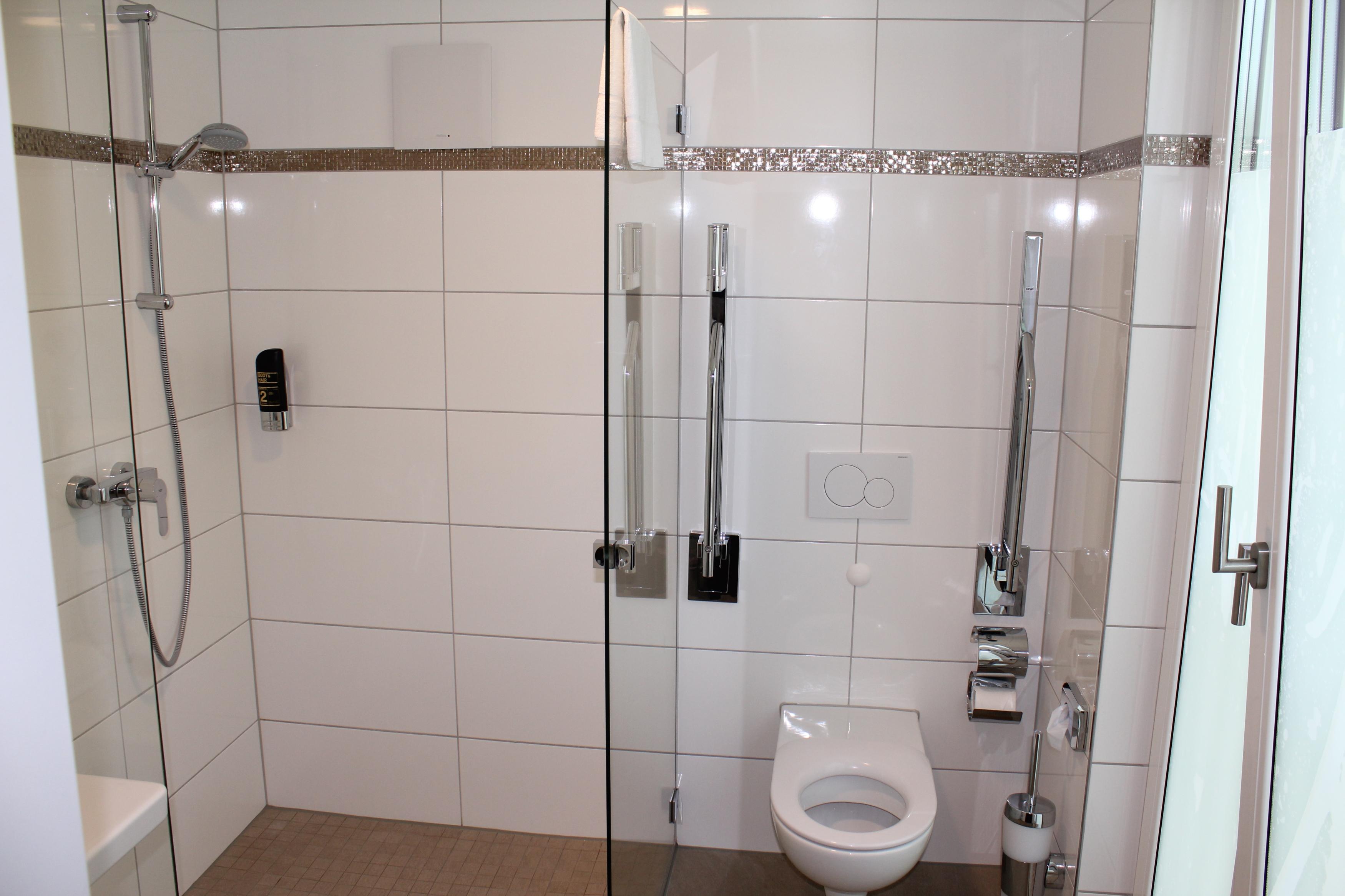 อารีนา อัน แดร์ ฟรีดแบร์เกอร์ วาร์เทอ Hotel Frankfurt am Main ภายนอก รูปภาพ