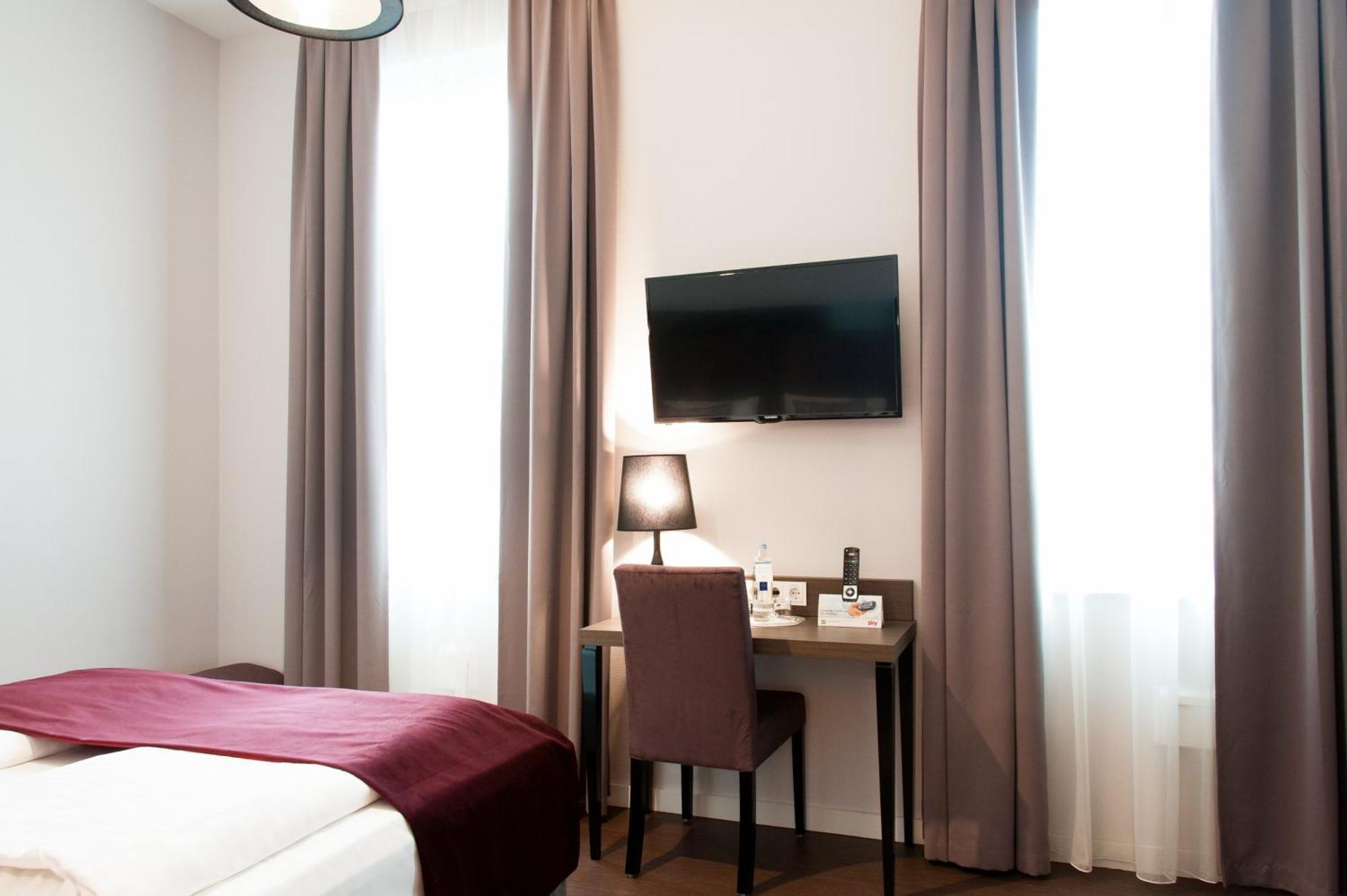 อารีนา อัน แดร์ ฟรีดแบร์เกอร์ วาร์เทอ Hotel Frankfurt am Main ภายนอก รูปภาพ
