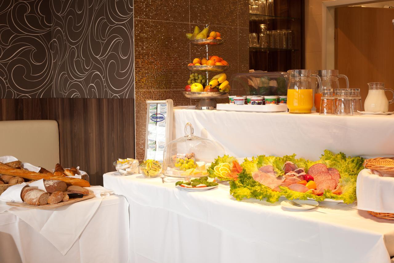 อารีนา อัน แดร์ ฟรีดแบร์เกอร์ วาร์เทอ Hotel Frankfurt am Main ภายนอก รูปภาพ