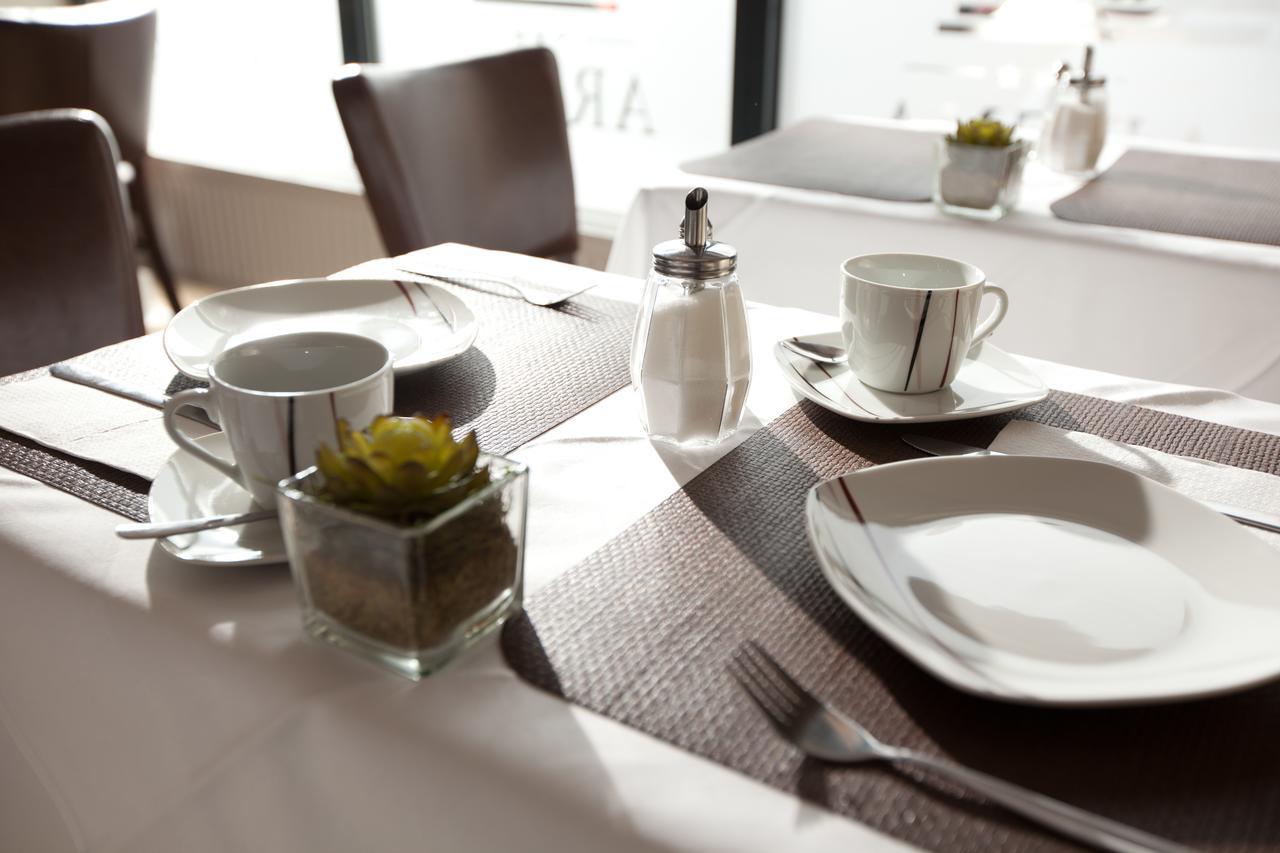 อารีนา อัน แดร์ ฟรีดแบร์เกอร์ วาร์เทอ Hotel Frankfurt am Main ภายนอก รูปภาพ